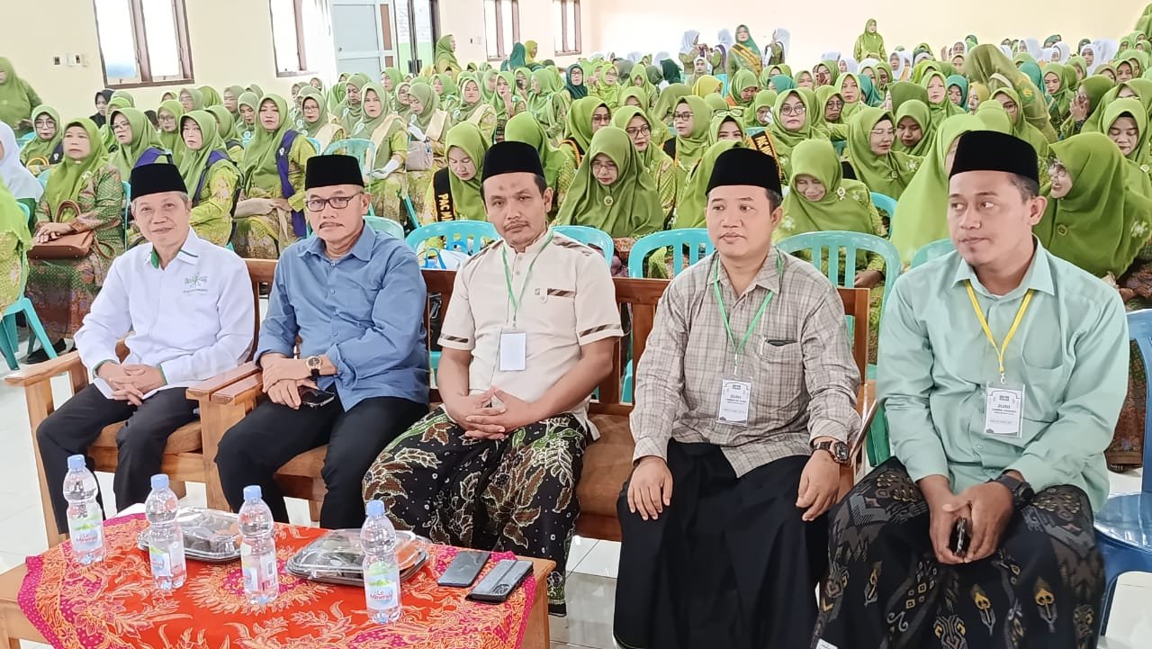 Ketua Tanfidiyah PC-NU Banyuwangi Achmad Turmudzi, Camat Genteng Satriyo, Dewan Juri Syafaat, M. Fauzan Anshori